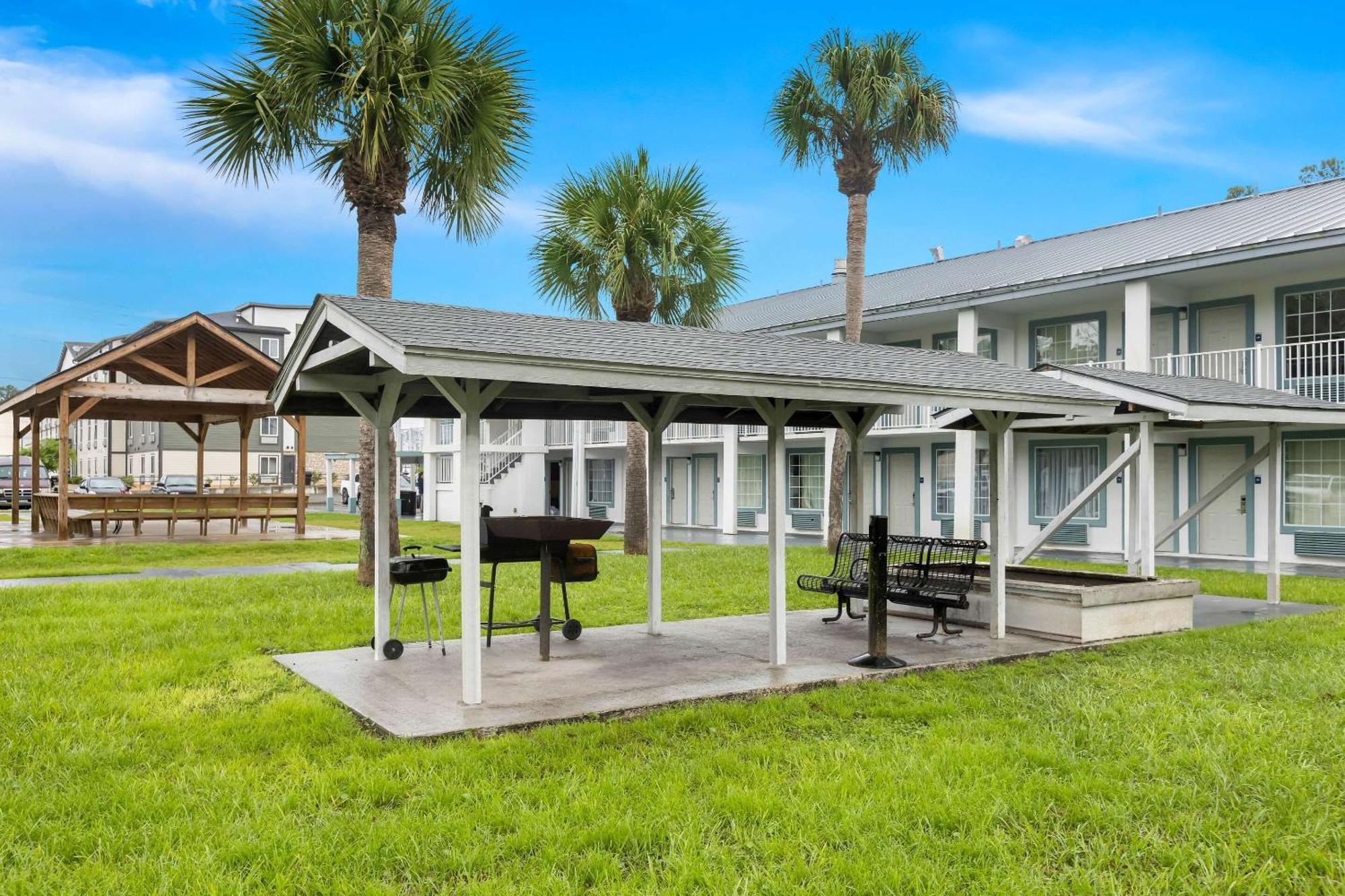 Suburban Studios By Choice Hotels - Award Winning - New 2024 - Walk To Eateries & Grocery - Ultra Sparkling - Garden Rooms - Designer Lighting & Right Off I-95 - Proudly An All American Managed Property Brunswick Exteriér fotografie