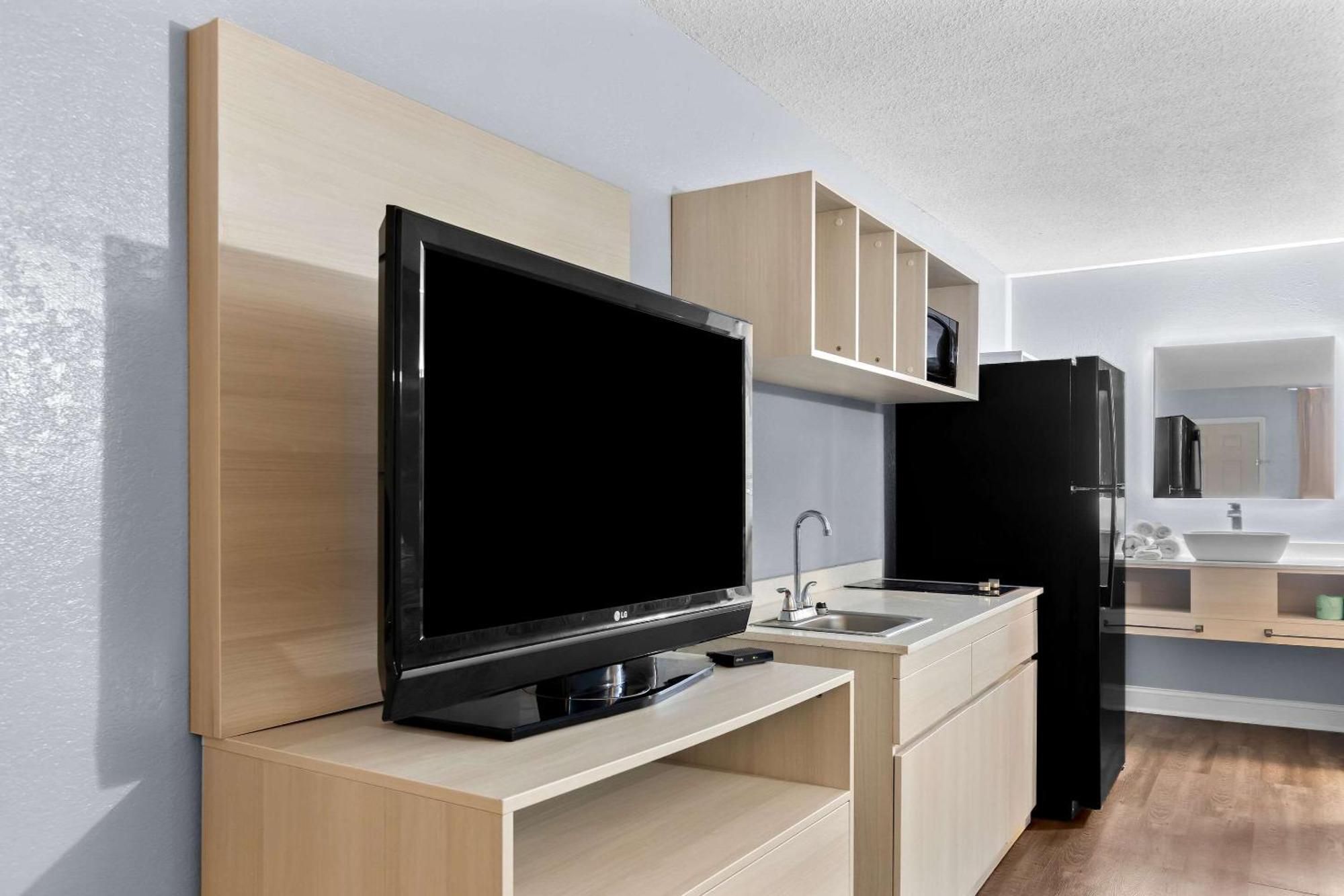 Suburban Studios By Choice Hotels - Award Winning - New 2024 - Walk To Eateries & Grocery - Ultra Sparkling - Garden Rooms - Designer Lighting & Right Off I-95 - Proudly An All American Managed Property Brunswick Exteriér fotografie