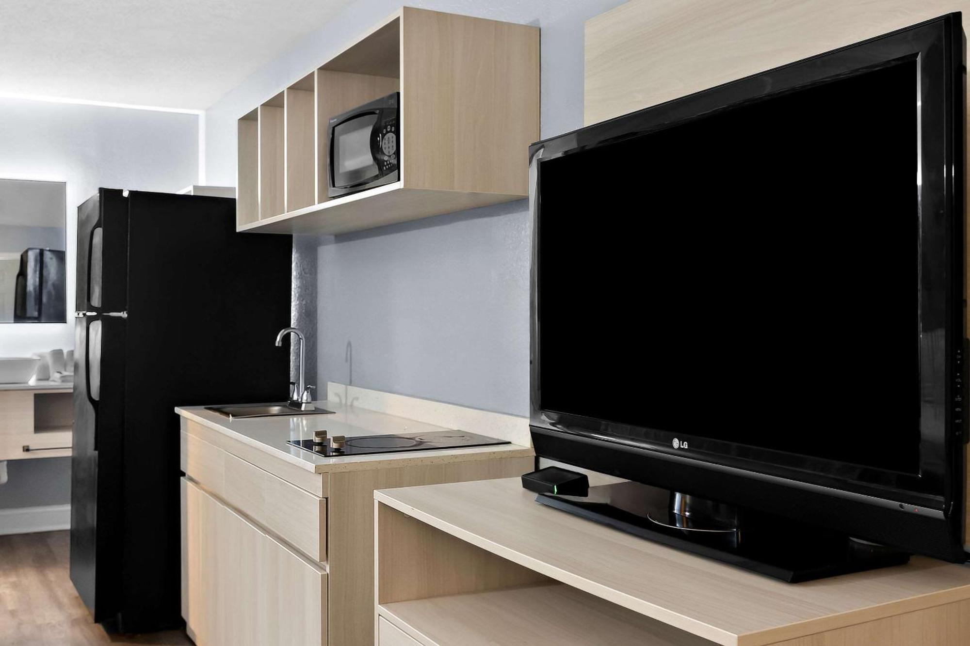 Suburban Studios By Choice Hotels - Award Winning - New 2024 - Walk To Eateries & Grocery - Ultra Sparkling - Garden Rooms - Designer Lighting & Right Off I-95 - Proudly An All American Managed Property Brunswick Exteriér fotografie