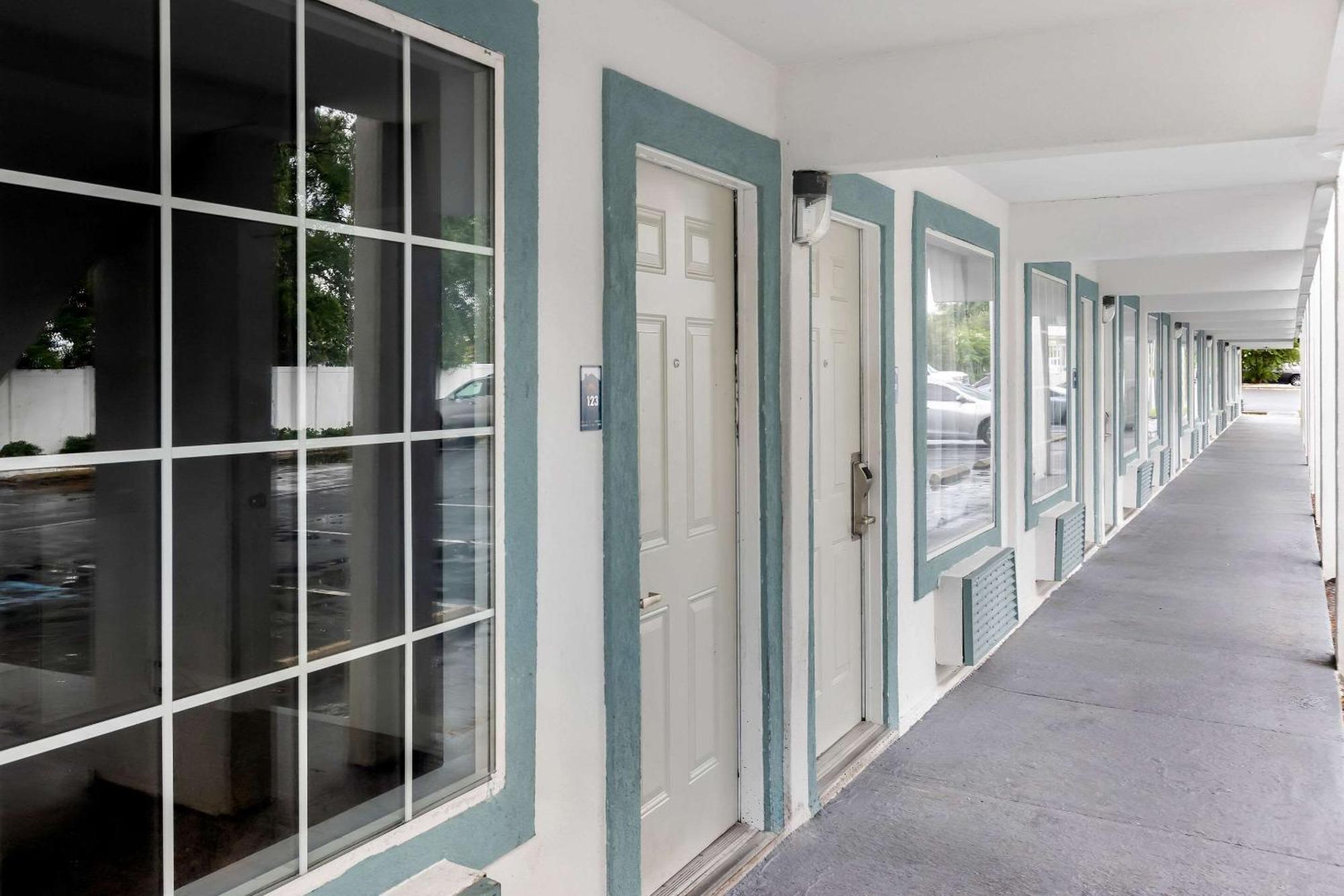 Suburban Studios By Choice Hotels - Award Winning - New 2024 - Walk To Eateries & Grocery - Ultra Sparkling - Garden Rooms - Designer Lighting & Right Off I-95 - Proudly An All American Managed Property Brunswick Exteriér fotografie