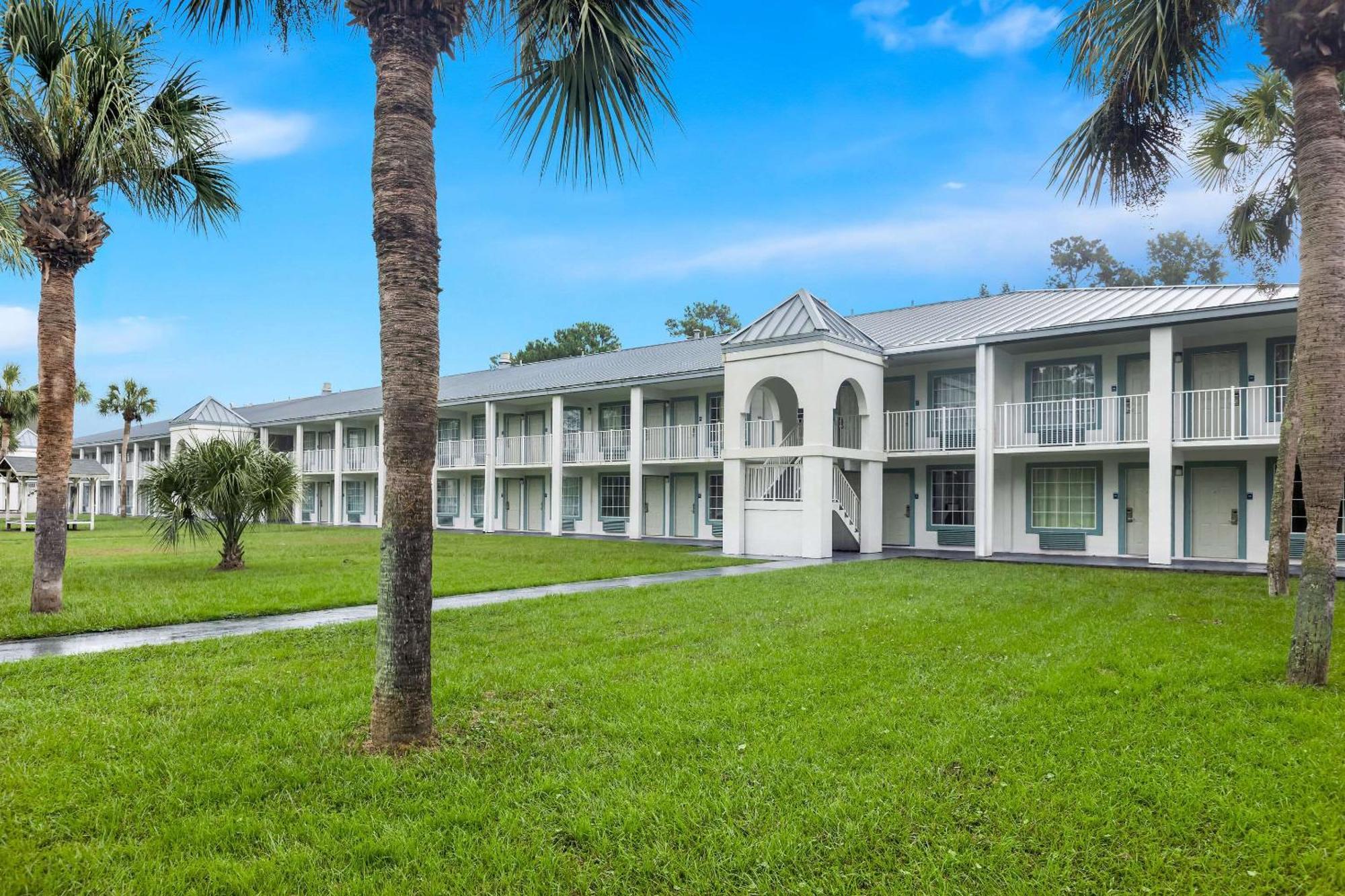 Suburban Studios By Choice Hotels - Award Winning - New 2024 - Walk To Eateries & Grocery - Ultra Sparkling - Garden Rooms - Designer Lighting & Right Off I-95 - Proudly An All American Managed Property Brunswick Exteriér fotografie